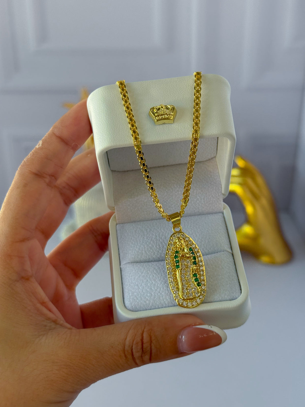 Cadena virgencita tejido chino