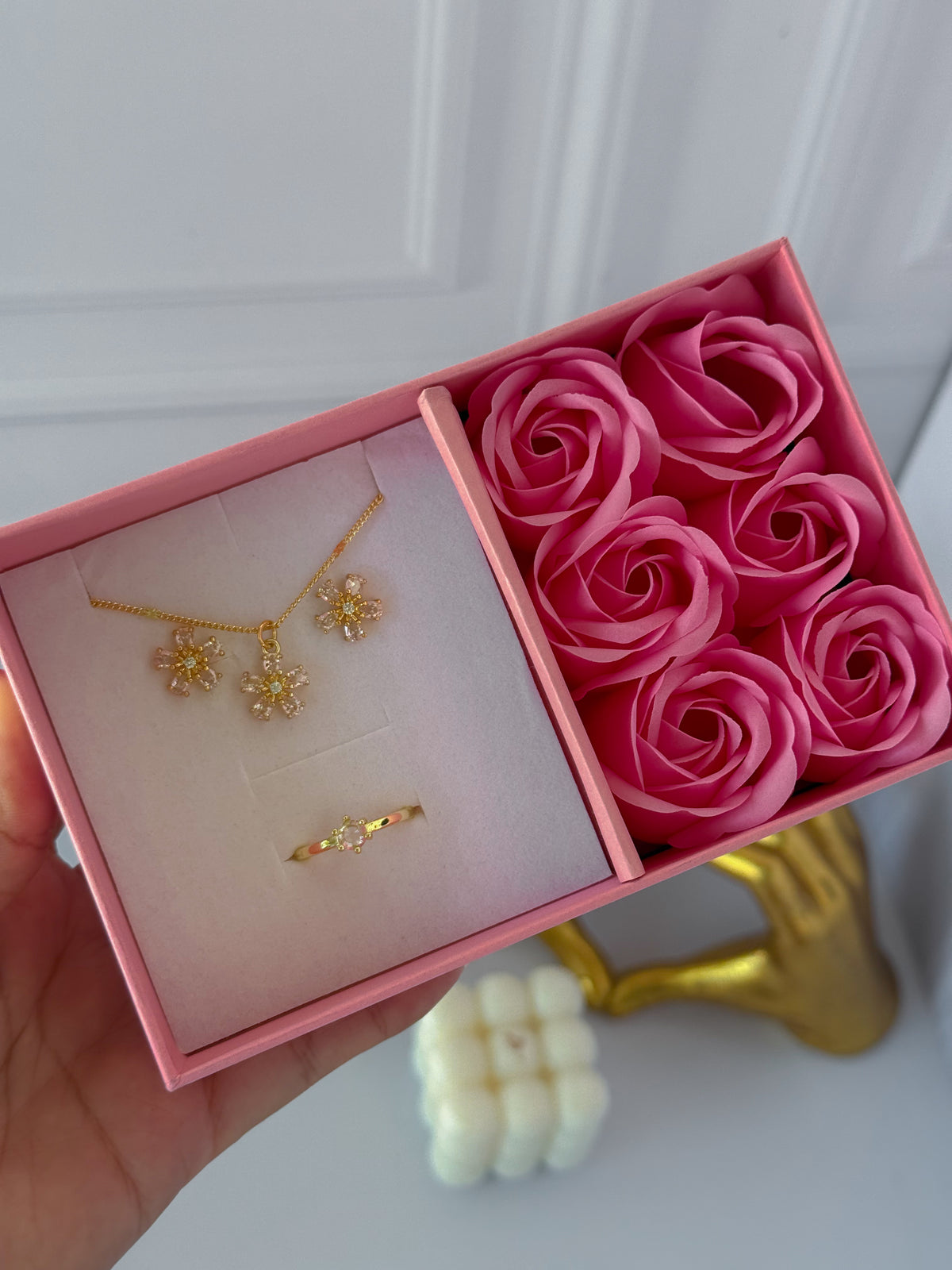 Combo flor en caja de rosas