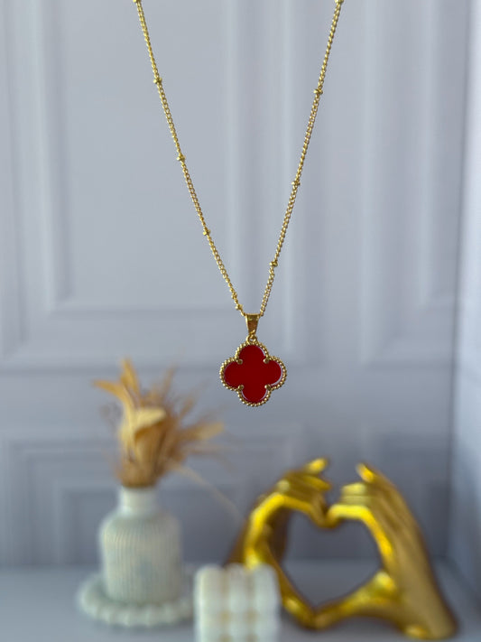 Cadena de trébol rojo