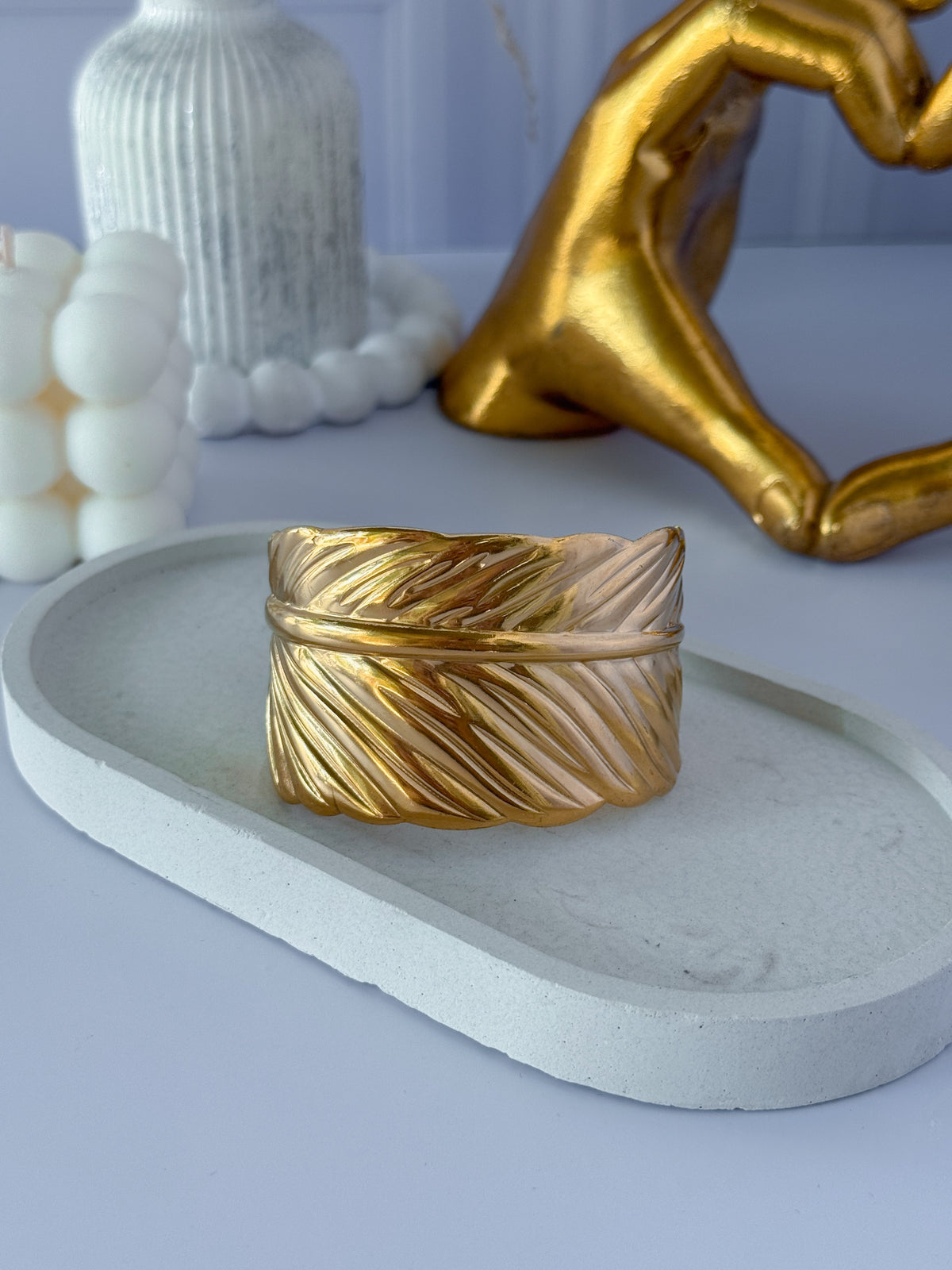 Pulsera gruesa de hojas