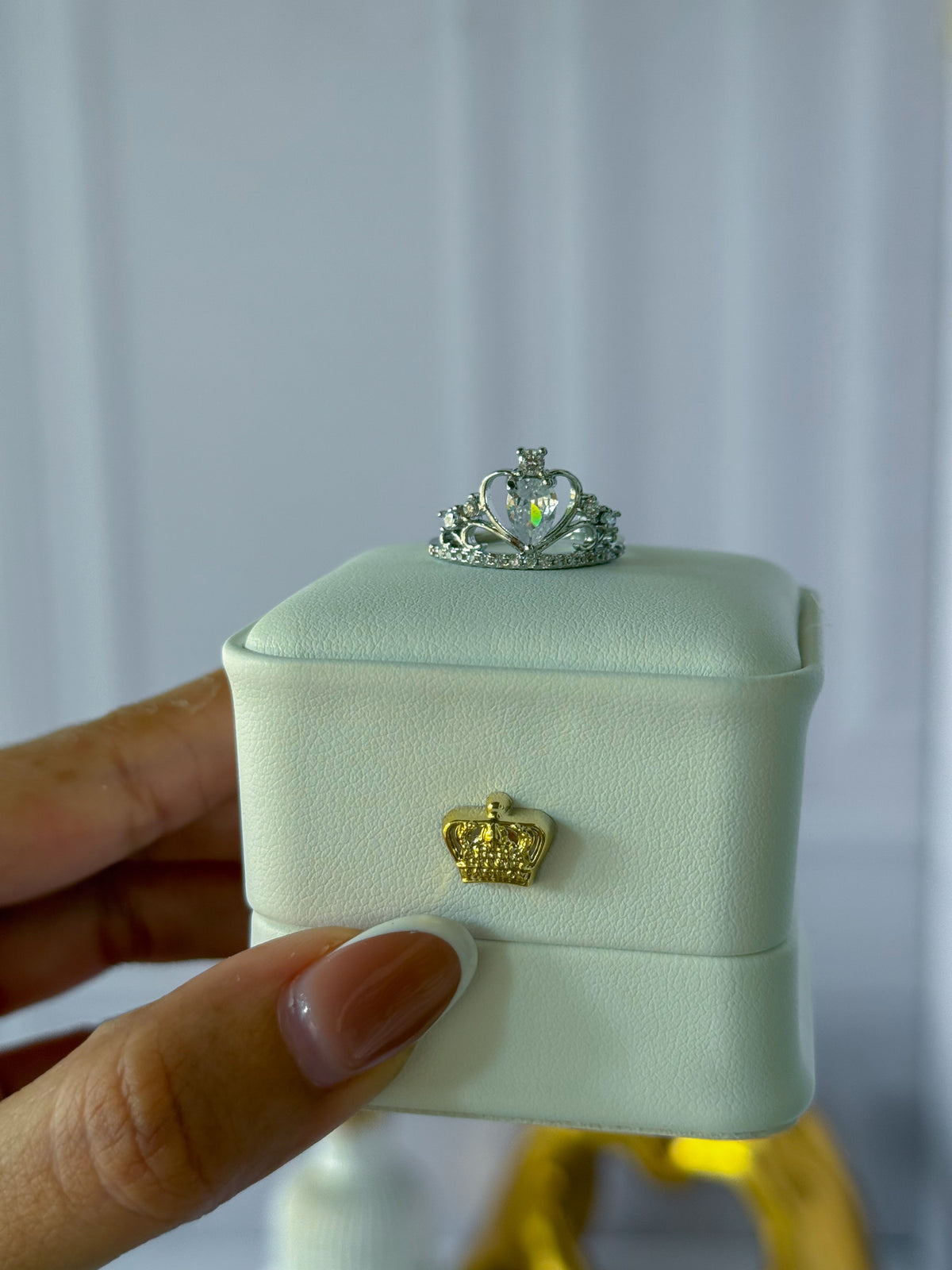 Anillo de corona plateado