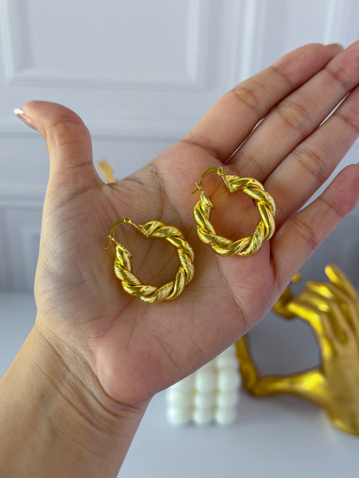 Aretes grandes de alambre en espiral