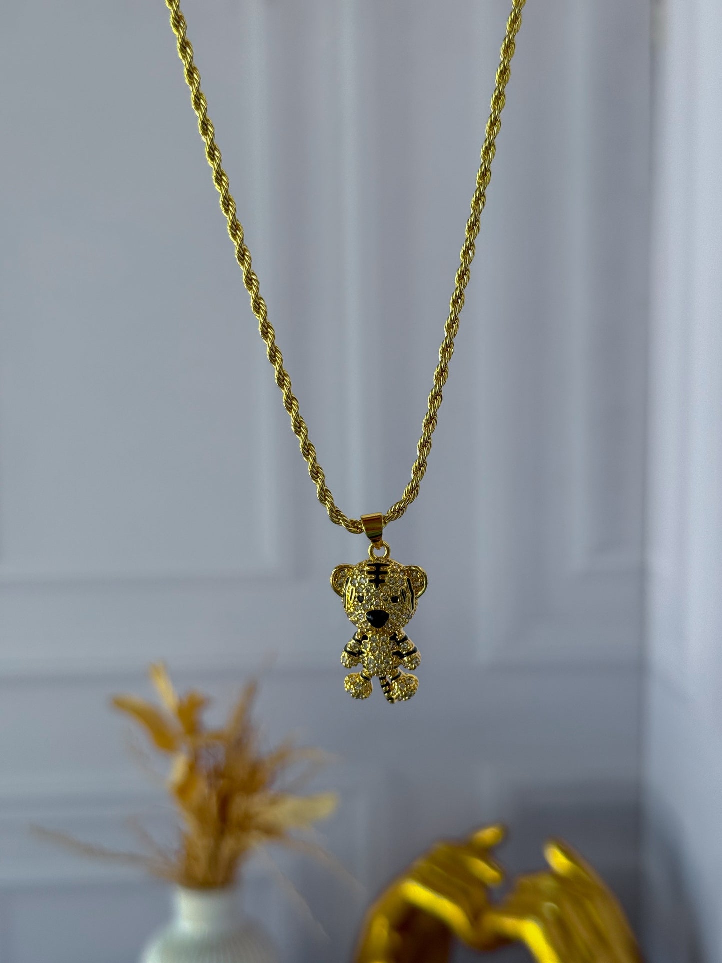 Tiger chain woven loop