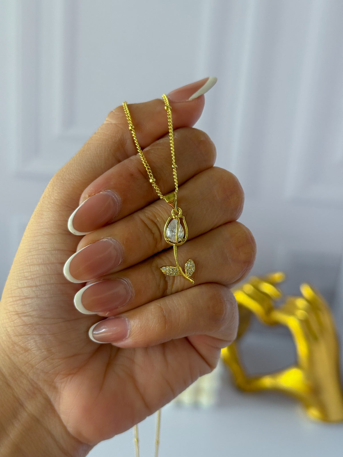 White tulip chain
