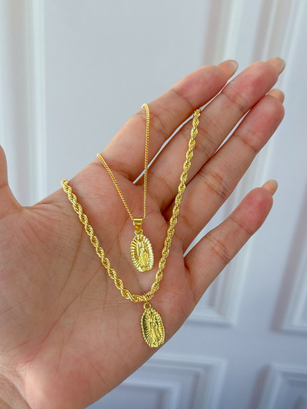 Dúo de cadenas para compartir de la virgencita